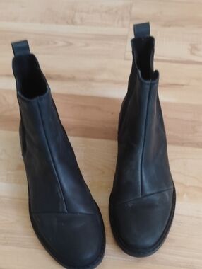 Toms Black Leather Chelsea Ankle Boots - Women's 7.5